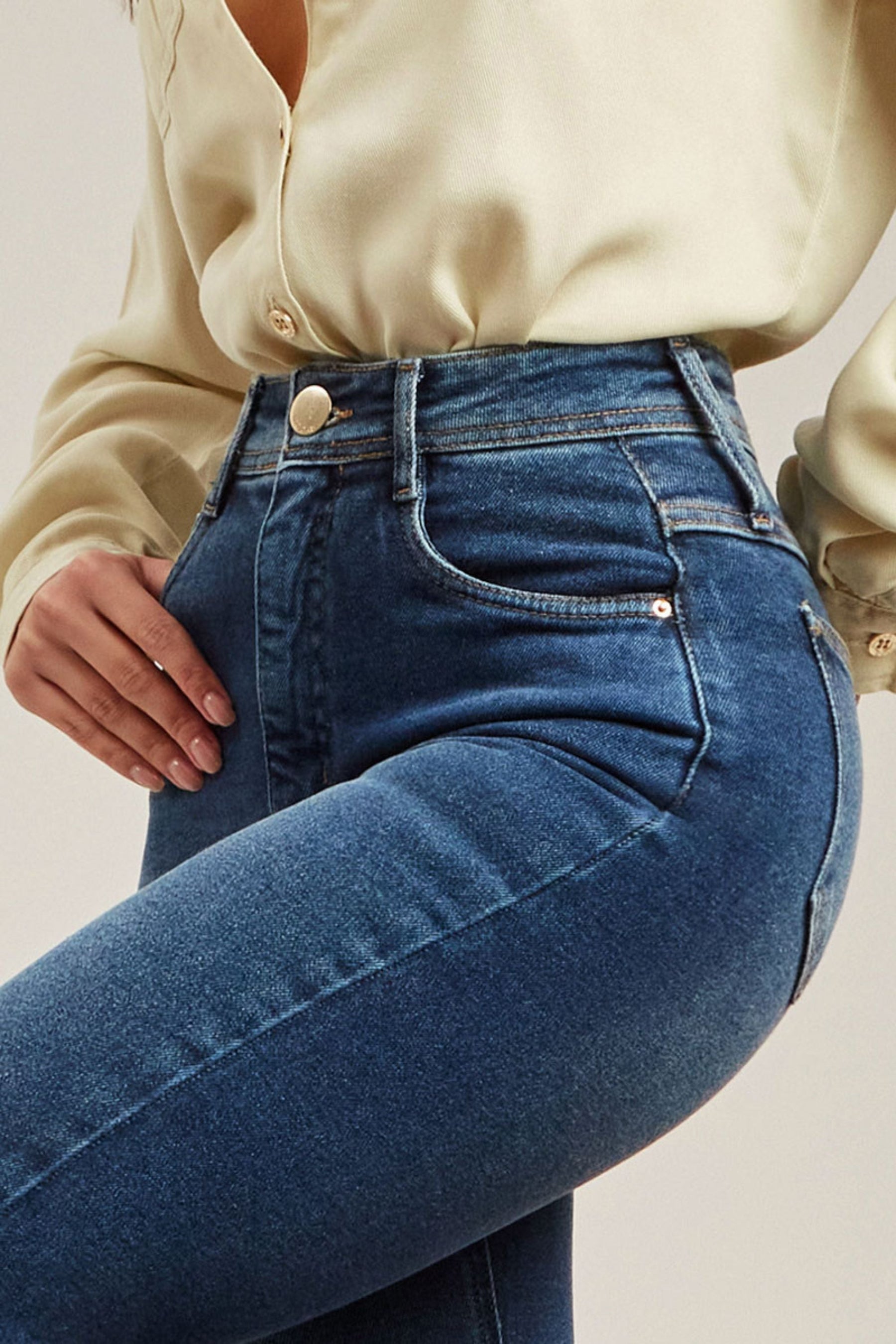 Calça Jeans Modeladora Essencial Reta Cós Super Alto